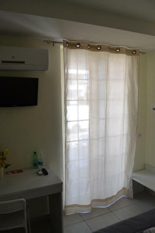 Guesthouse Holiday Formia Beach Exterior foto